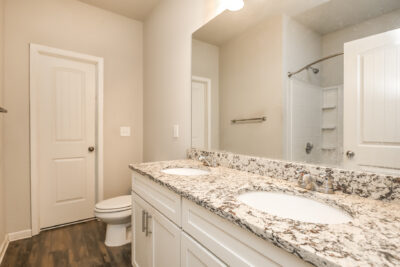 009 photo main bathroom 10394046